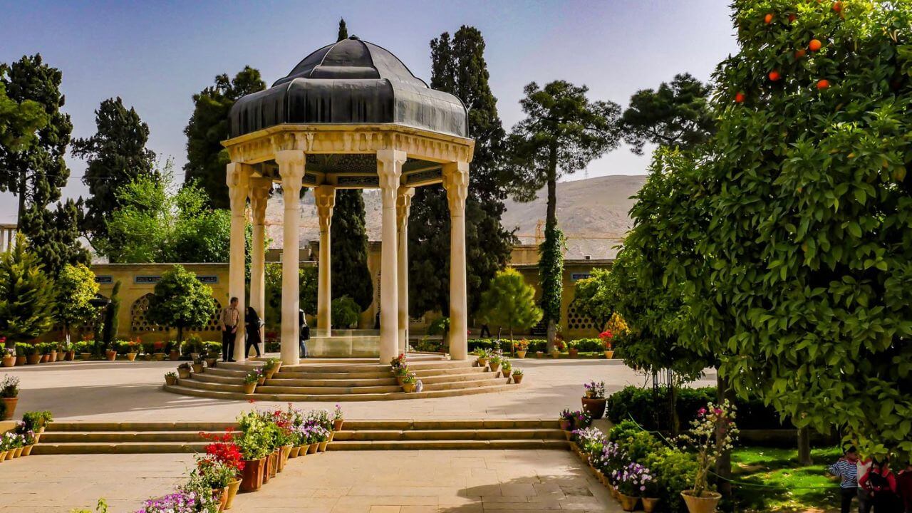 آرامگاه لسان الغیب حافظ شیرازی 